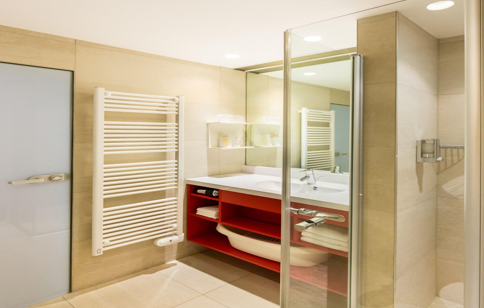 All In Red Thermenhotel Lutzmannsburg Ngoại thất bức ảnh